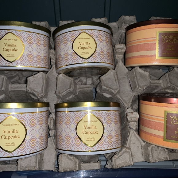 Bath And Body Works and Yankee Candle Candles - As shown. Willing to sell separa - Picture 9 of 16